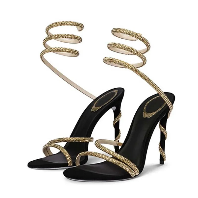 Diamond strap heel