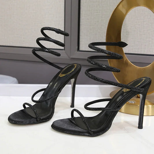 Diamond strap heel