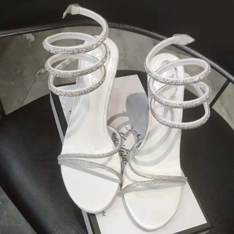 Diamond strap heel